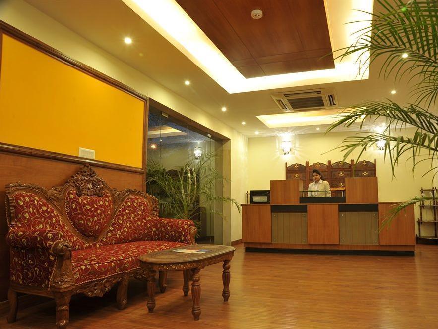 Hotel Emarald, New Delhi Exteriör bild