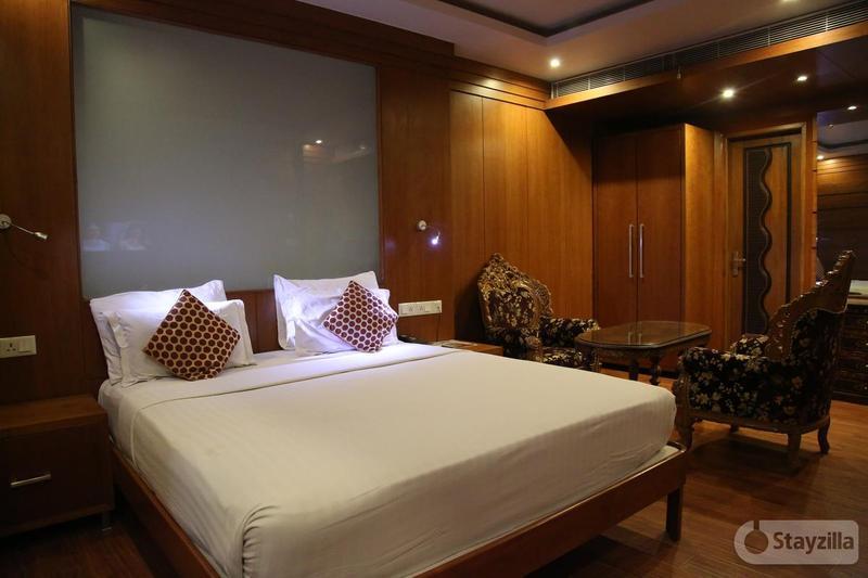 Hotel Emarald, New Delhi Exteriör bild